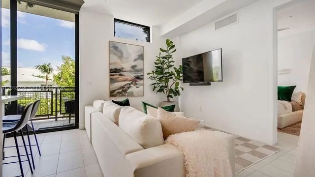 5 of 31 - 1030 15th Street #201, Miami Beach, FL