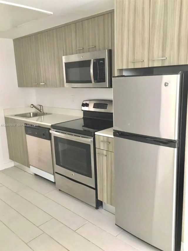 3 of 8 - 740 Meridian Avenue #17, Miami Beach, FL