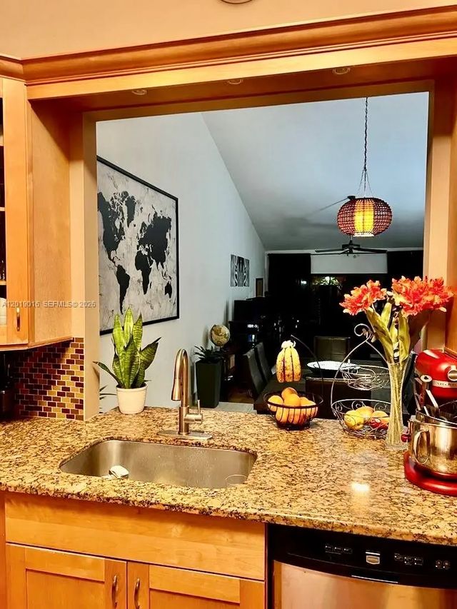 5 of 10 - 509 Ne 199th Lane #3a, Miami, FL