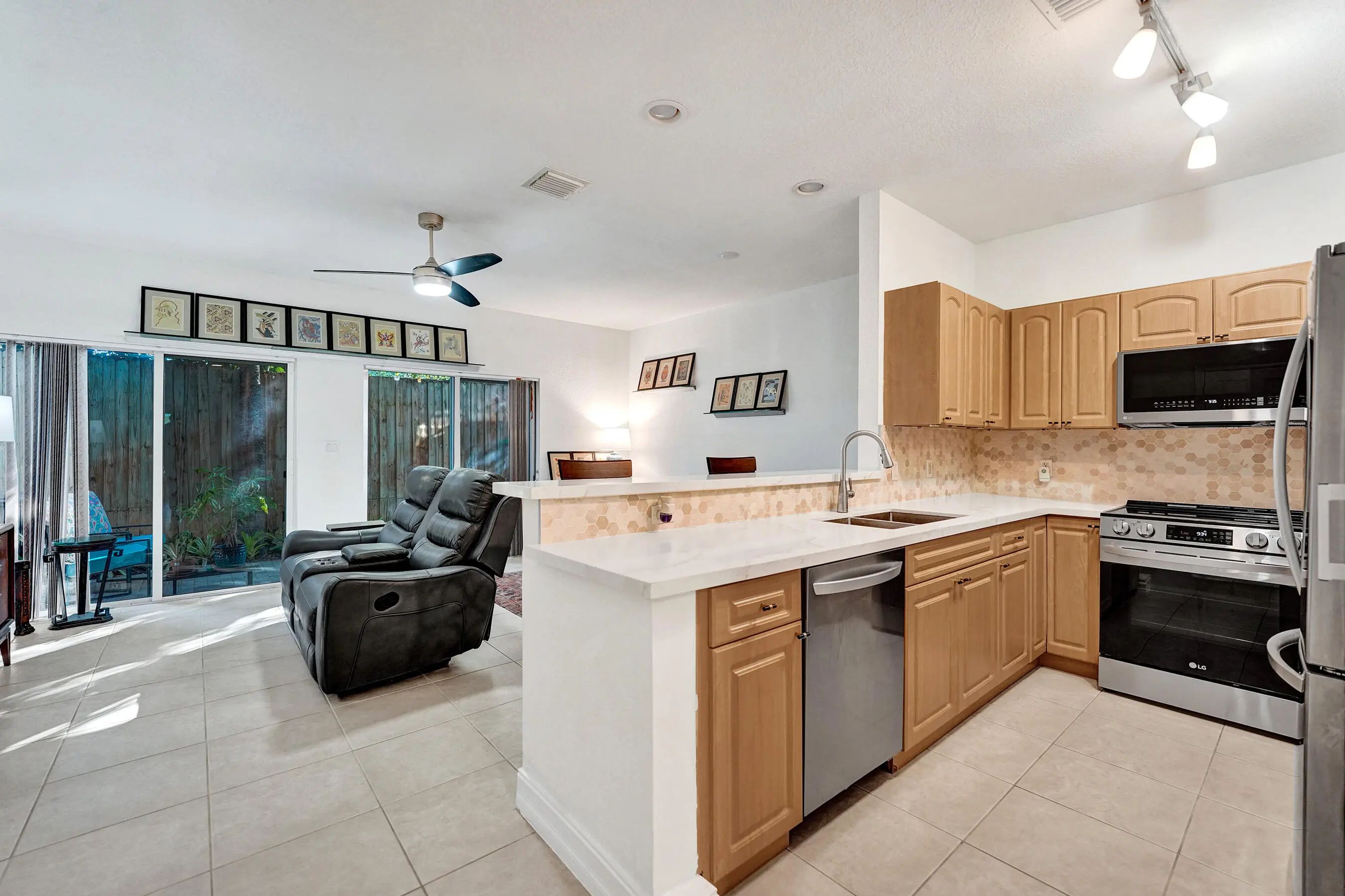 1743 Ne 4th Avenue #f4, Fort Lauderdale