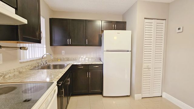 3 of 25 - 416 Lakeside Drive #129, Margate, FL