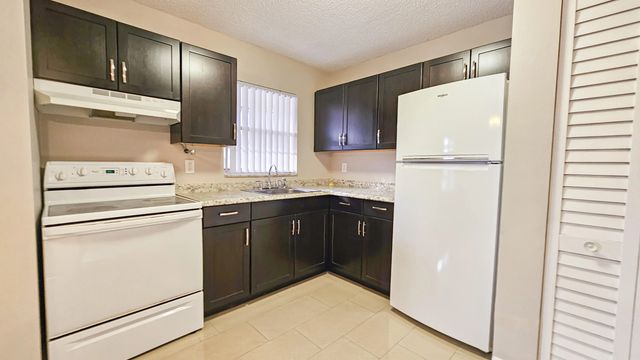 4 of 25 - 416 Lakeside Drive #129, Margate, FL