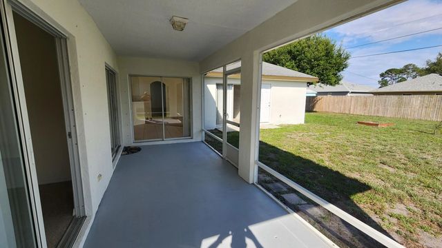 2 of 21 - 474 Sw Namoit Place, Port St. Lucie, FL