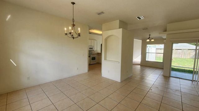 5 of 21 - 474 Sw Namoit Place, Port St. Lucie, FL