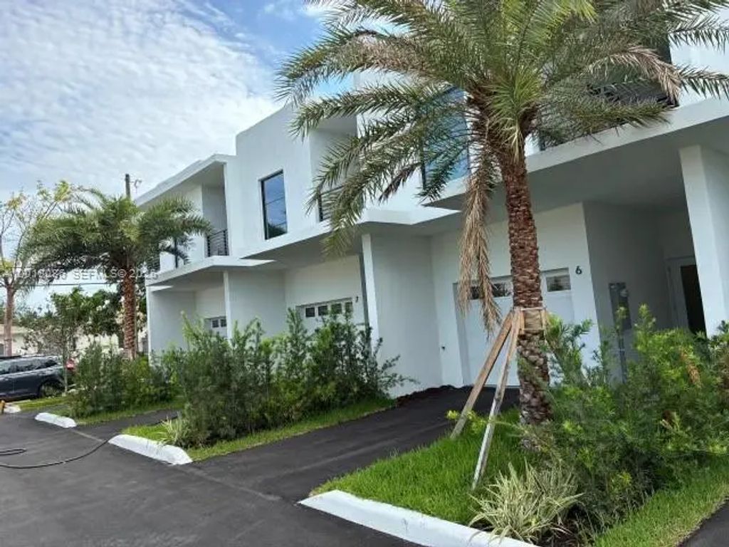 2511 Pierce Street #6, Hollywood