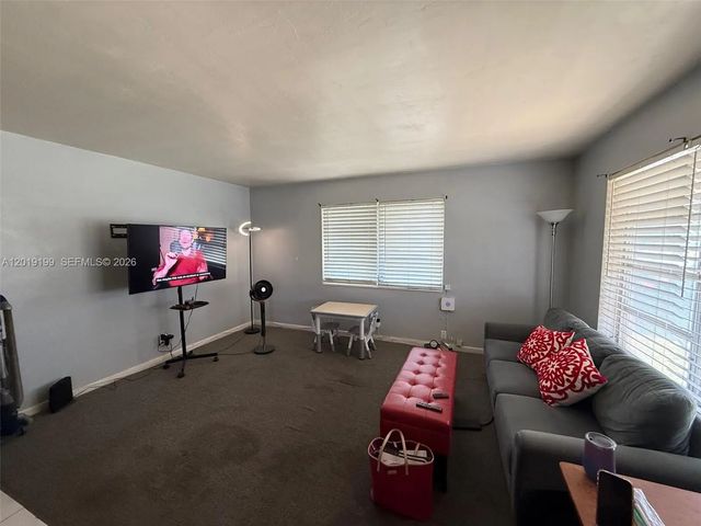 4 of 7 - 628 Nw 3rd Court, Hallandale Beach, FL