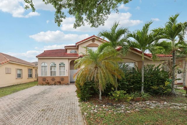 2 of 40 - 405 E Royal Cove Circle, Davie, FL