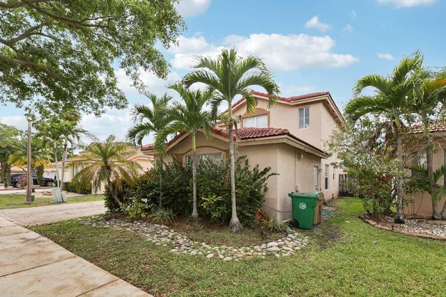 3 of 40 - 405 E Royal Cove Circle, Davie, FL