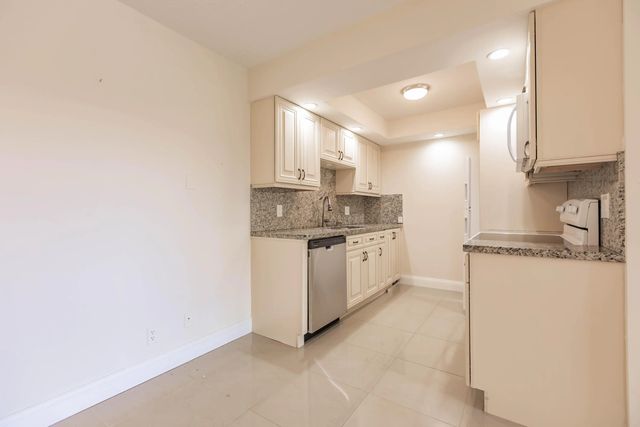 2 of 23 - 4302 Martinique Circle #h3, Coconut Creek, FL