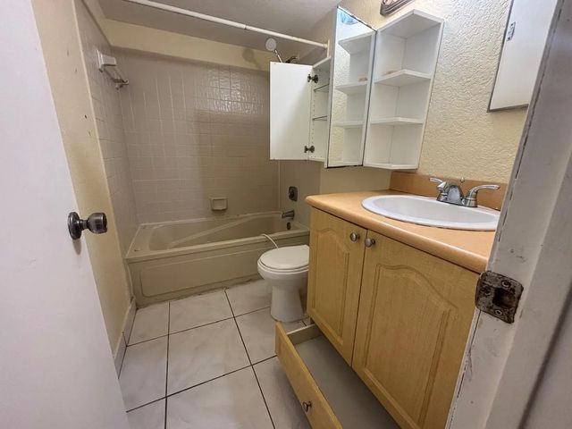 2 of 58 - 11201 Sw 13th Street #103, Pembroke Pines, FL