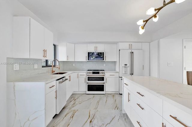 5 of 41 - 16449 Ne 26th Avenue #16, North Miami Beach, FL
