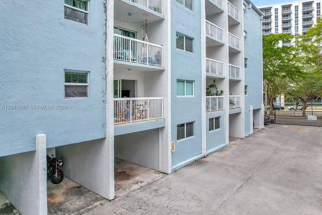 3 of 42 - 2920 Sw 28th Terrace #207, Miami, FL