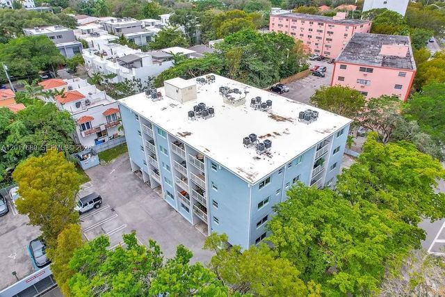 4 of 42 - 2920 Sw 28th Terrace #207, Miami, FL