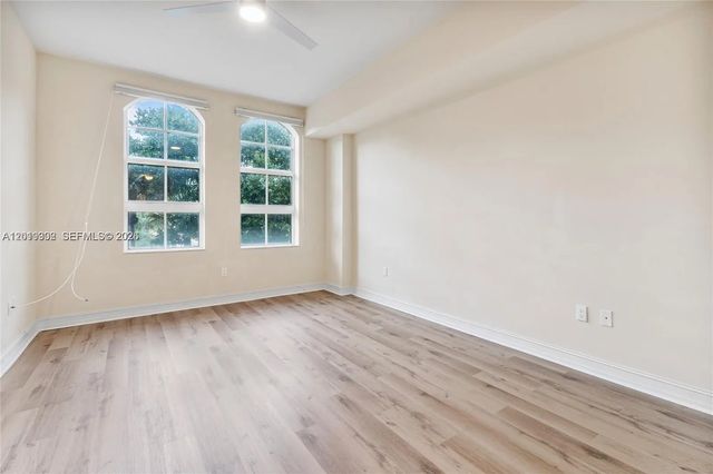 3001 Ne 185th Street #219, Aventura