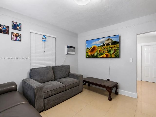3 of 12 - 1111 Nw 77th Street, Miami, FL