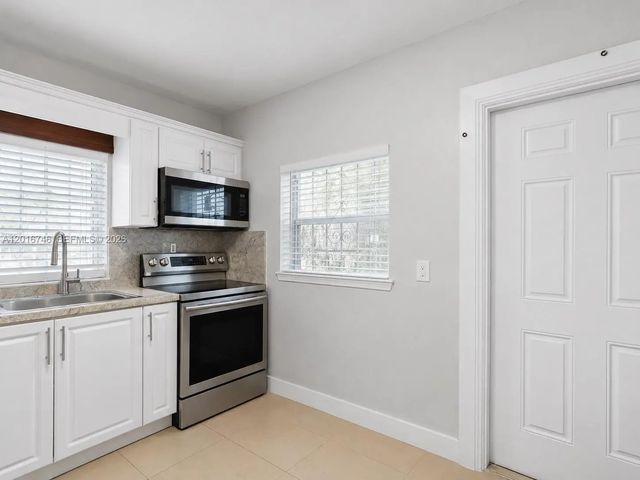 4 of 12 - 1111 Nw 77th Street, Miami, FL