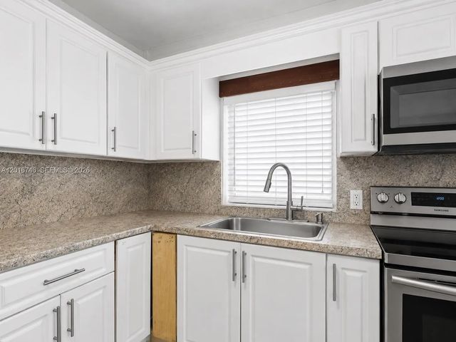 5 of 12 - 1111 Nw 77th Street, Miami, FL