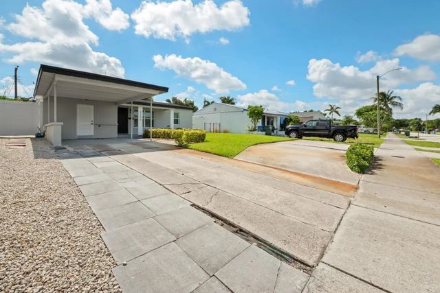 2 of 26 - 5240 Ne 3rd Terrace, Oakland Park, FL