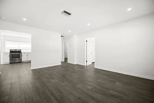 5 of 26 - 5240 Ne 3rd Terrace, Oakland Park, FL