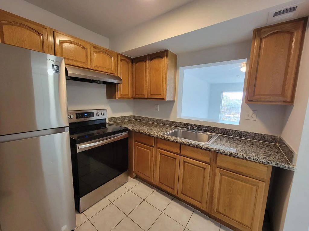 3700 Nw 21st Street #203, Lauderdale Lakes