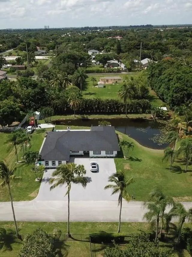 2 of 35 - 11701 Sw 21st Court, Davie, FL