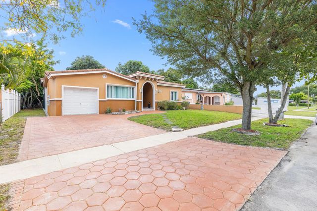 2 of 27 - 321 N 72nd Terrace, Hollywood, FL