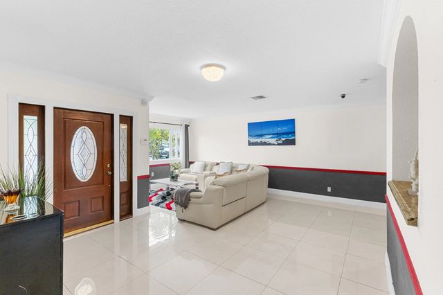 3 of 27 - 321 N 72nd Terrace, Hollywood, FL