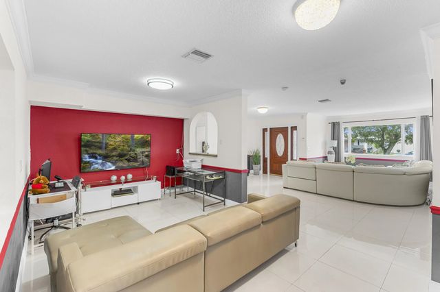 5 of 27 - 321 N 72nd Terrace, Hollywood, FL