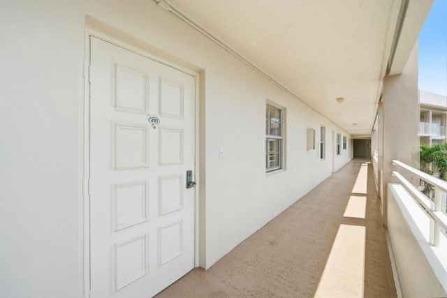 4 of 24 - 3800 Oaks Clubhouse Drive #410, Pompano Beach, FL