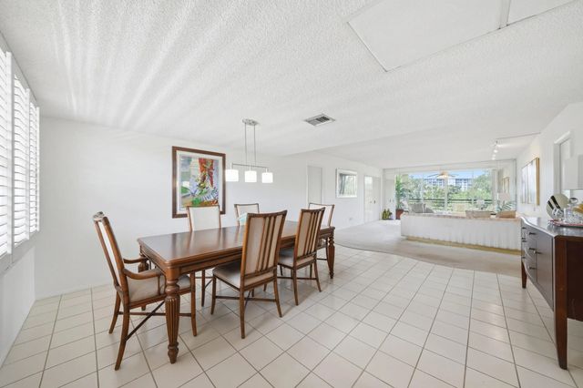 5 of 24 - 3800 Oaks Clubhouse Drive #410, Pompano Beach, FL