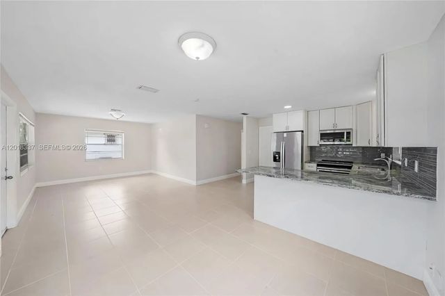 3 of 20 - 429 Avenida Hermosa, West Palm Beach, FL