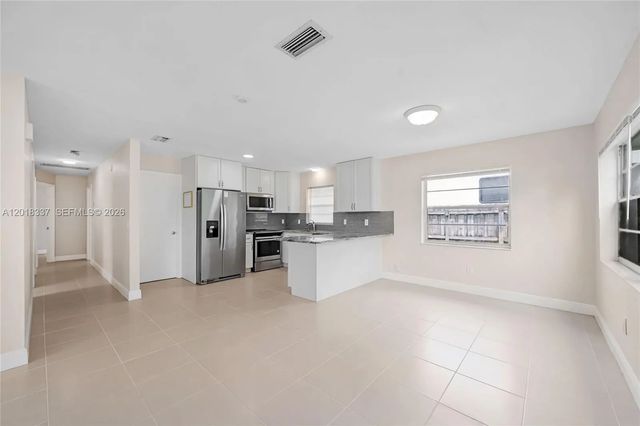 4 of 20 - 429 Avenida Hermosa, West Palm Beach, FL