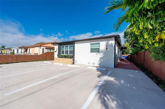 3 of 32 - 3321 Nw 19th Terrace, Miami, FL