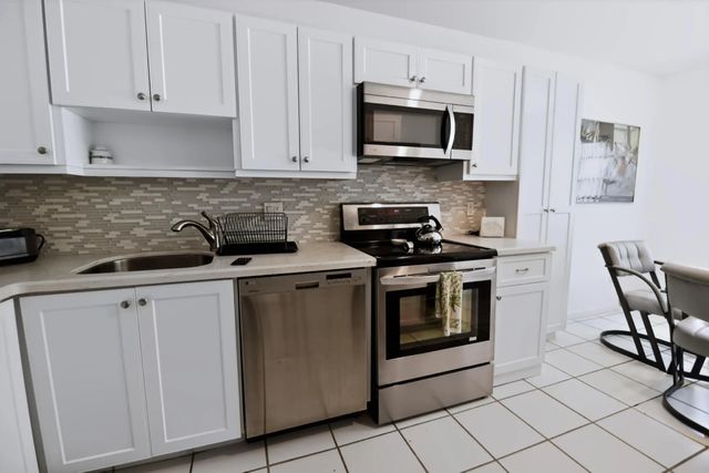 2 of 25 - 11 Southport Lane #h, Boynton Beach, FL