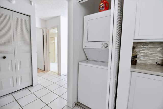 4 of 25 - 11 Southport Lane #h, Boynton Beach, FL