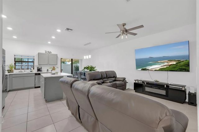 3 of 18 - 730 Sw 12th Street, Florida City, FL