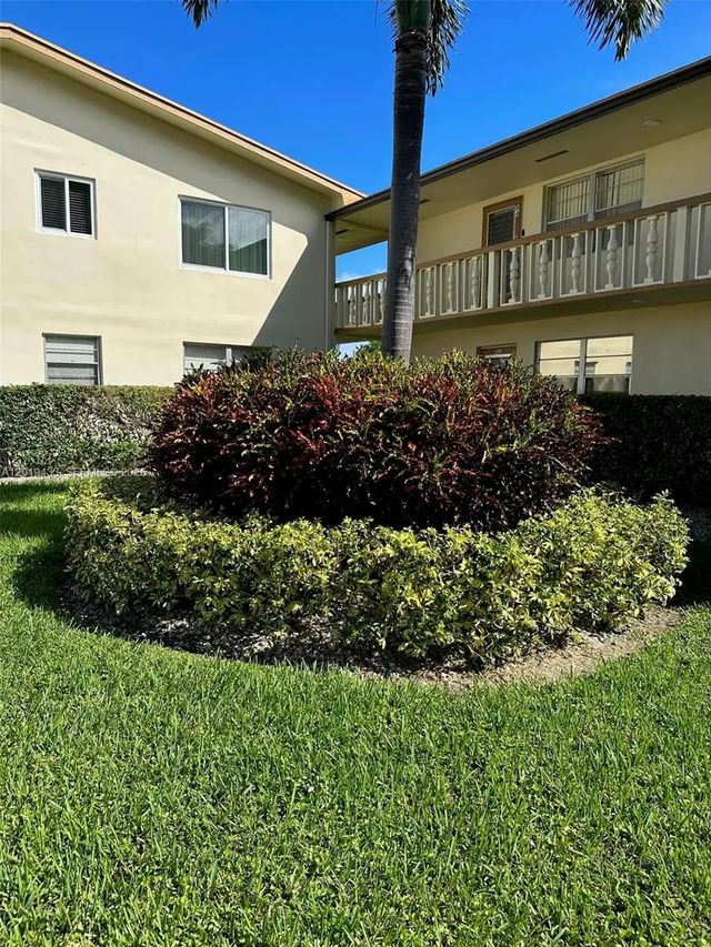 2 of 28 - 70 Dorchester D #70, West Palm Beach, FL