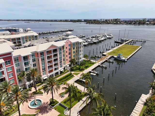 806 E Windward Way #323, Lantana