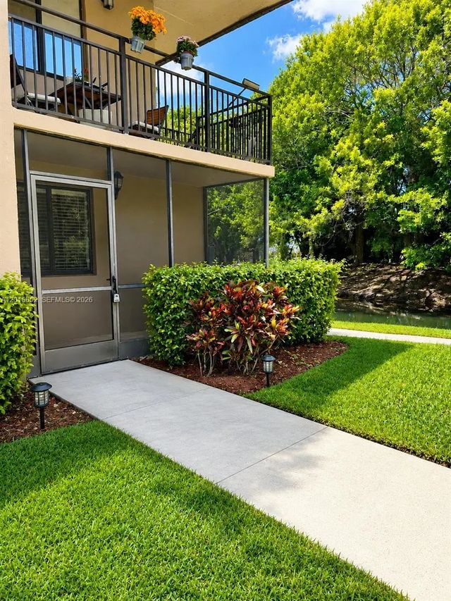 5 of 24 - 439 Lakeview Drive #106, Weston, FL
