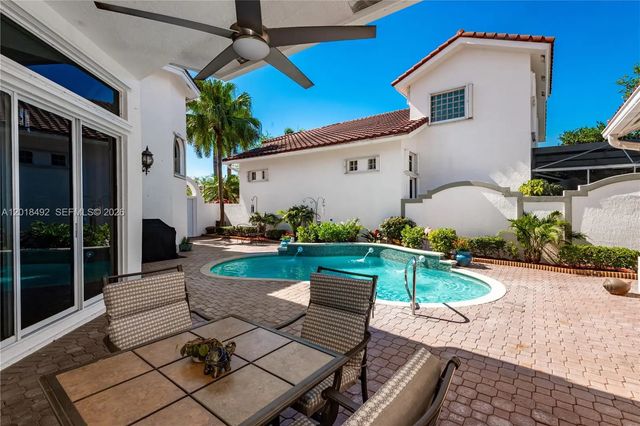 5 of 38 - 1220 W Bel Aire Drive W, Pembroke Pines, FL