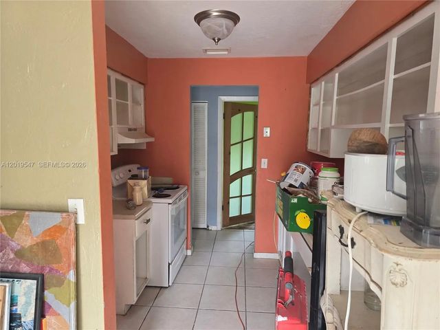 3 of 27 - 242 Nw 7th Avenue, Dania Beach, FL
