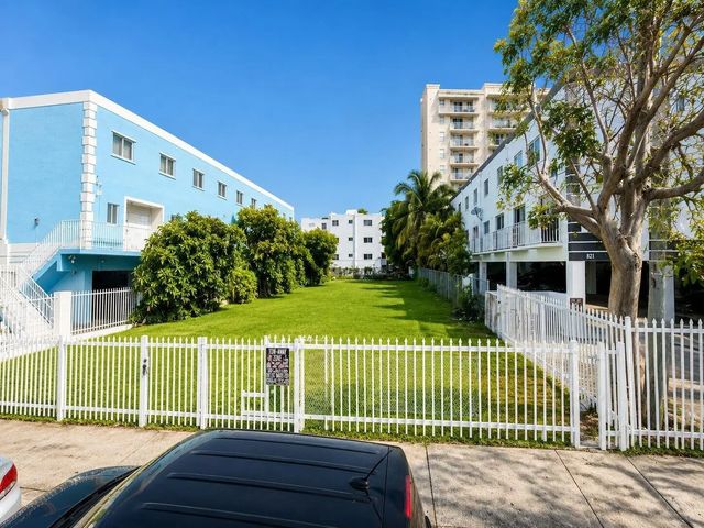 2 of 4 - 829 Sw 2nd Street, Miami, FL