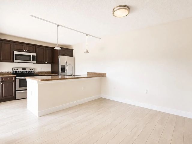2 of 13 - 824 Blue Ridge Circle, West Palm Beach, FL
