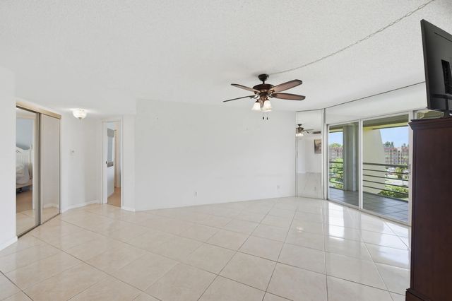 5 of 40 - 3836 Via Poinciana #603, Greenacres, FL