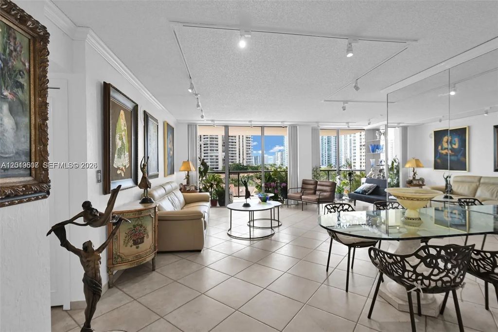 19667 Turnberry Way #6c, Aventura