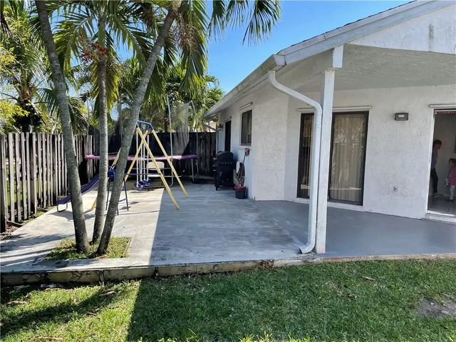 4 of 18 - 1231 Sw 112th Avenue, Pembroke Pines, FL