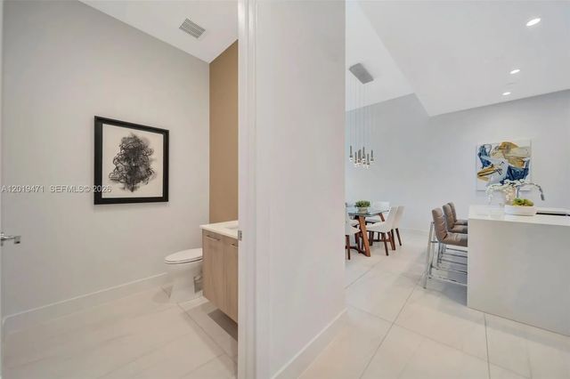 4 of 47 - 153 N Seabreeze #403, Fort Lauderdale, FL