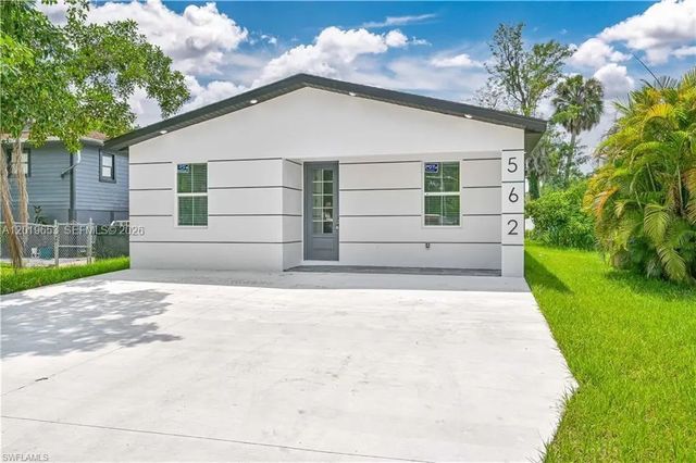 2223 Carver Avenue, 