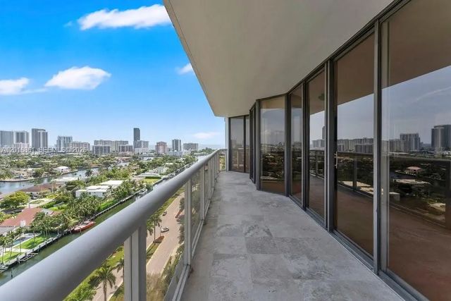 5 of 41 - 3600 Yacht Club Drive #1801, Aventura, FL