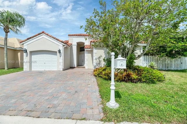 2 of 37 - 535 Somerset Way, Weston, FL